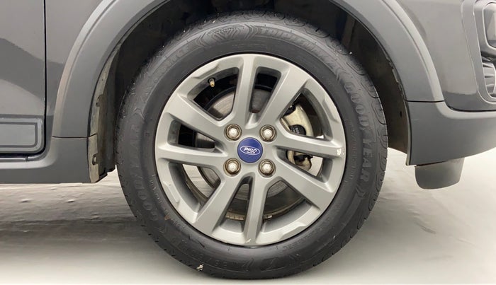 2018 Ford FREESTYLE TITANIUM 1.2 TI-VCT MT, Petrol, Manual, Right Front Wheel