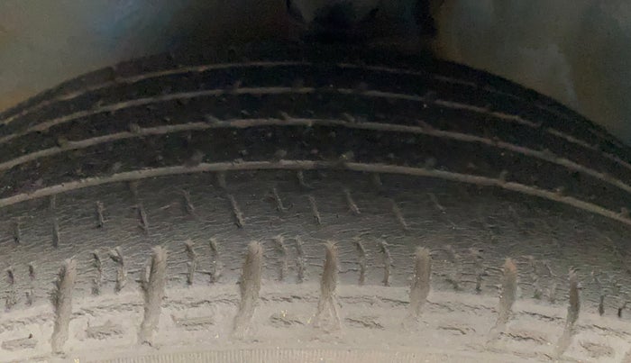 2017 Maruti Alto K10 VXI (O), Petrol, Manual, 1,06,863 km, Left Front Tyre Tread