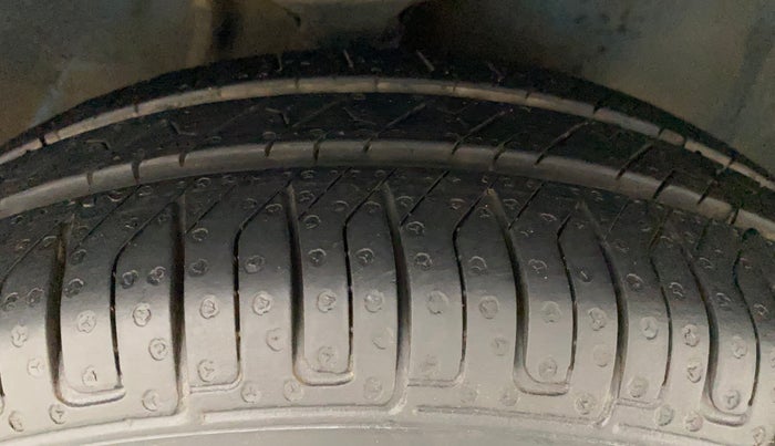 2017 Maruti Alto K10 VXI (O), Petrol, Manual, 1,06,863 km, Right Front Tyre Tread
