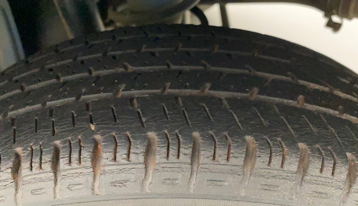 2017 Maruti Alto K10 VXI (O), Petrol, Manual, 1,06,863 km, Left Rear Tyre Tread