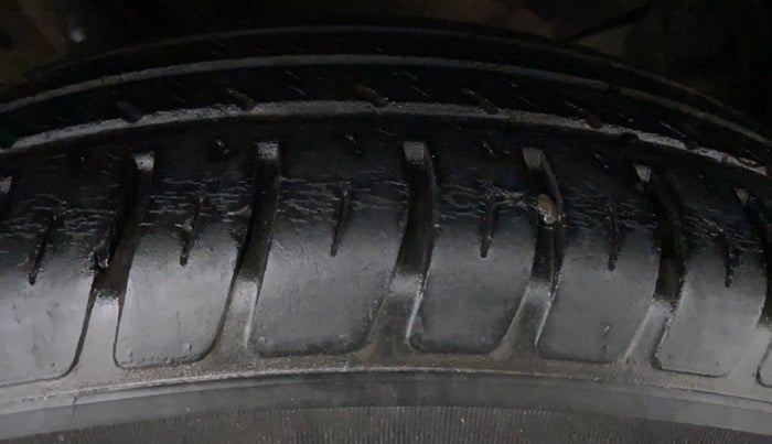 2019 Maruti Swift VXI, Petrol, Manual, 49,854 km, Left Front Tyre Tread