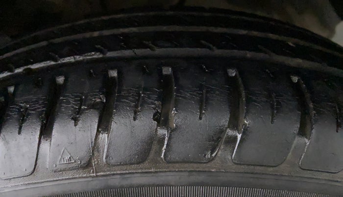 2019 Maruti Swift VXI, Petrol, Manual, 49,854 km, Left Rear Tyre Tread