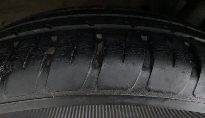 2019 Maruti Swift VXI, Petrol, Manual, 49,854 km, Right Rear Tyre Tread