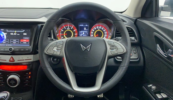 2022 Mahindra XUV300 W8 (O) 1.2 PETROL, Petrol, Manual, 2,398 km, Steering Wheel Close Up