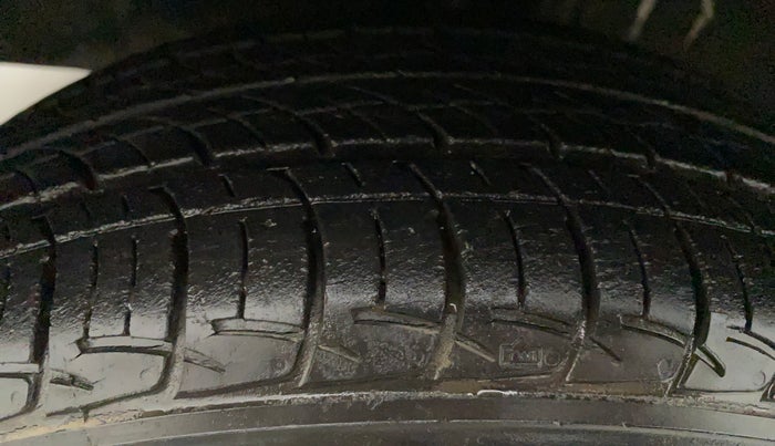 2012 Toyota Etios Liva G, Petrol, Manual, 20,432 km, Right Front Tyre Tread