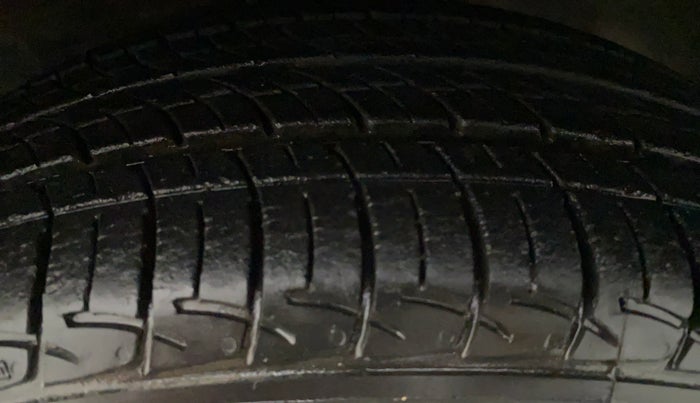 2012 Toyota Etios Liva G, Petrol, Manual, 20,432 km, Right Rear Tyre Tread