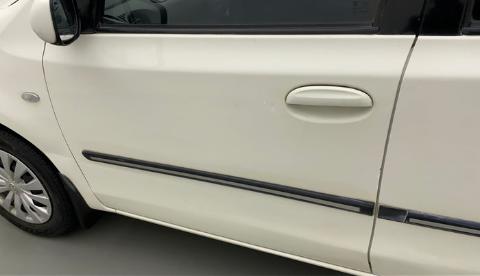 2012 Toyota Etios Liva G, Petrol, Manual, 20,432 km, Front passenger door - Slightly dented
