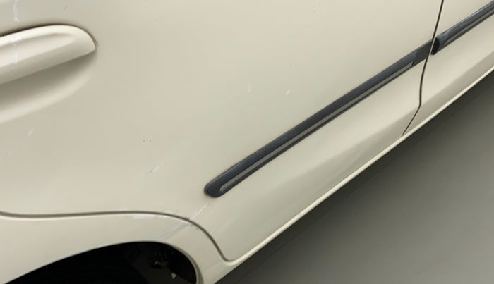 2012 Toyota Etios Liva G, Petrol, Manual, 20,432 km, Right rear door - Minor scratches