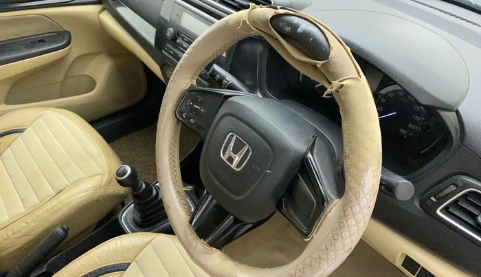 2018 Honda Amaze 1.2L I-VTEC S, CNG, Manual, 1,22,223 km, Steering wheel - Steering cover is minor torn