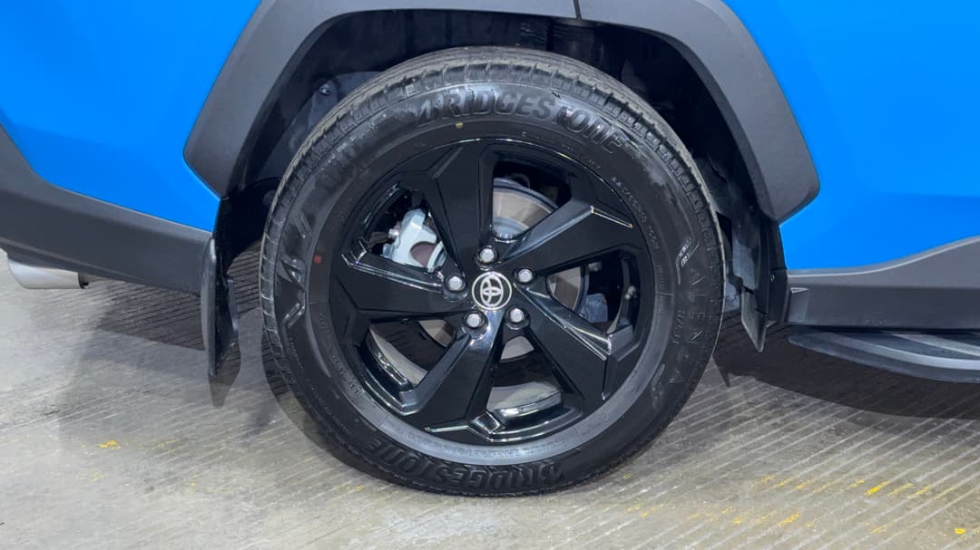 2020 Toyota RAV4 Cruiser (AWD) Hybrid, Automatic, 26158 km, Right Rear Wheel