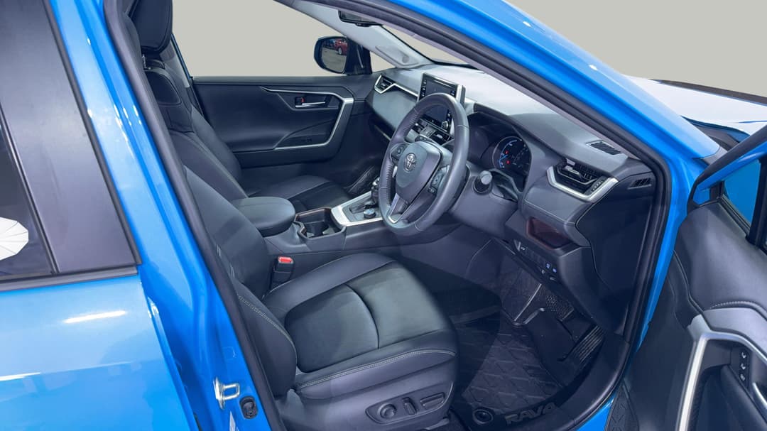 2020 Toyota RAV4 Cruiser (AWD) Hybrid, Automatic, 26158 km, Right Side Front Door Cabin View