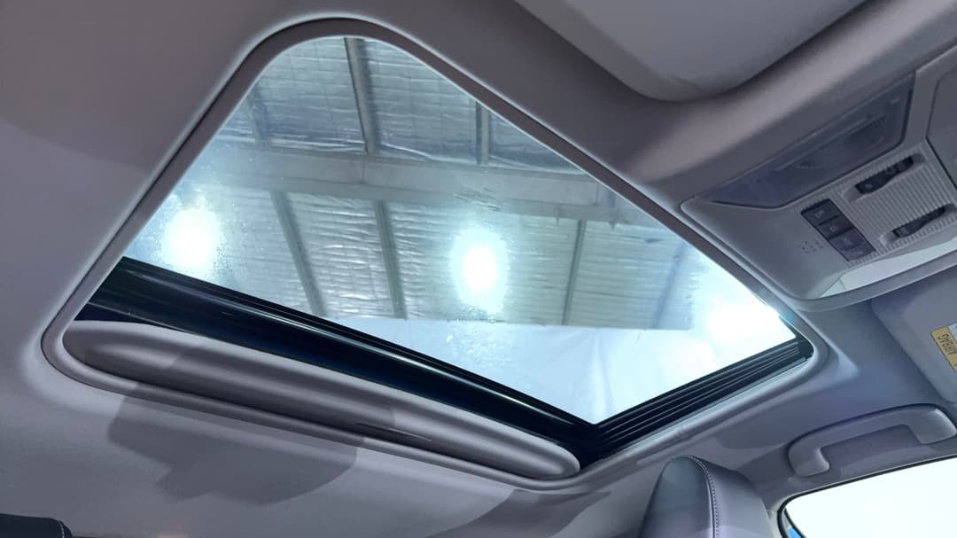 2020 Toyota RAV4 Cruiser (AWD) Hybrid, Automatic, 26158 km, Interior Sunroof/Moonroof