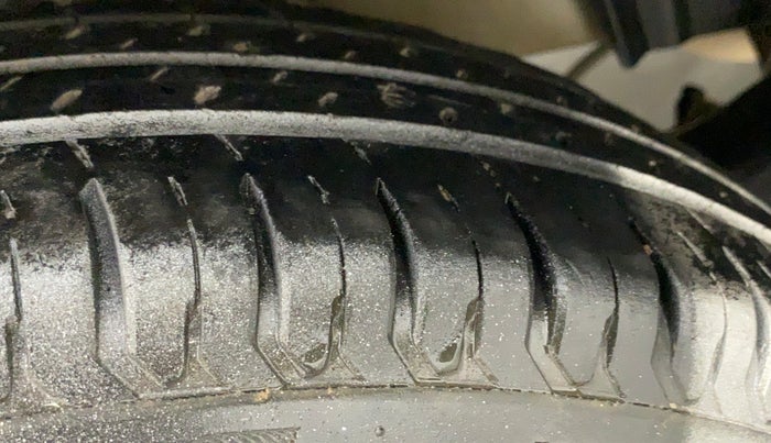 2019 Maruti Swift VXI, Petrol, Manual, 63,320 km, Right Rear Tyre Tread