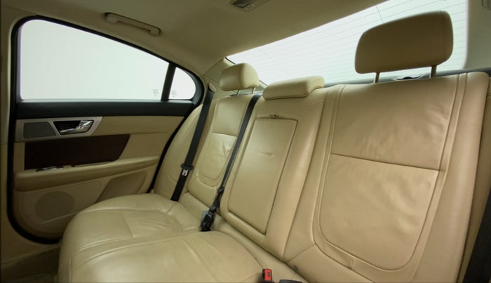 2013 Jaguar XF 2.2 DIESEL, Diesel, Automatic, 29,377 km, Right Side Rear Door Cabin