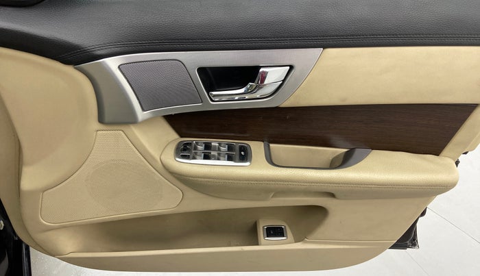 2013 Jaguar XF 2.2 DIESEL, Diesel, Automatic, 29,377 km, Driver Side Door Panels Control