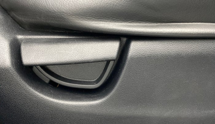 2019 Hyundai NEW SANTRO 1.1 MAGNA MT, Petrol, Manual, 68,967 km, Driver Side Adjustment Panel