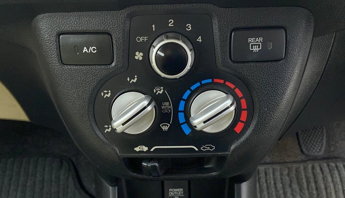 2014 Honda Brio 1.2 S MT I VTEC, Petrol, Manual, 35,605 km, AC Unit - Directional switch has minor damage