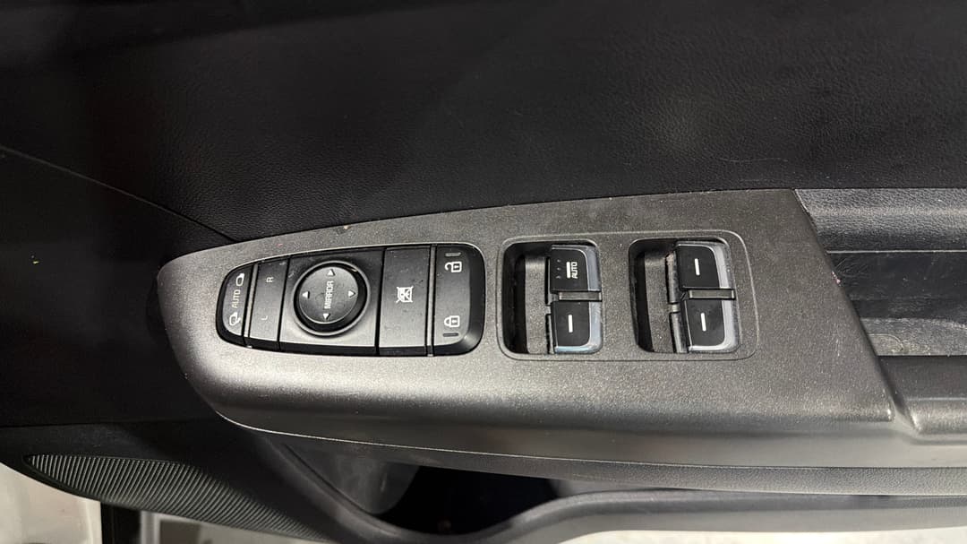2017 Kia Sportage Si (FWD), Automatic, 120522 km, Drivers Side Door Panel Controls