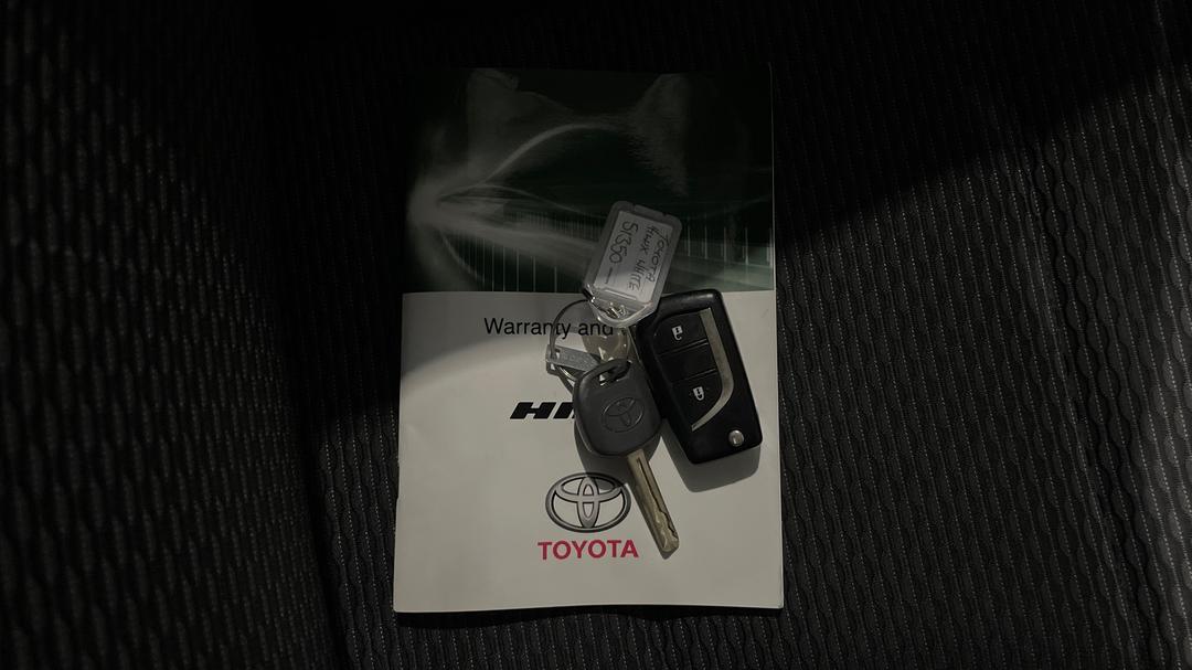 2017 Toyota Hilux Workmate, Manual, 97440 km, Key Close-up