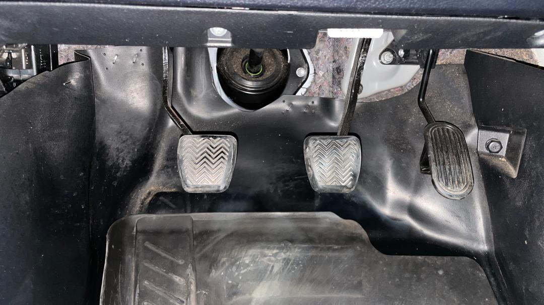 2017 Toyota Hilux Workmate, Manual, 97440 km, Pedals and Footmat