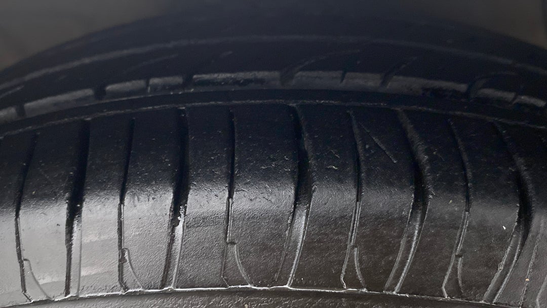 Right Front Tyre Tread