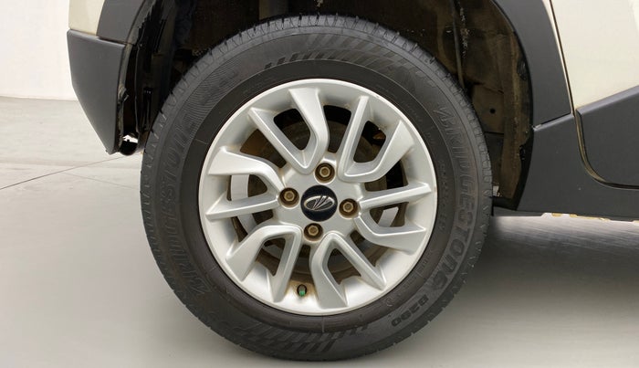 2016 Mahindra Kuv100 K8 6 STR, Petrol, Manual, 28,850 km, Right Rear Wheel