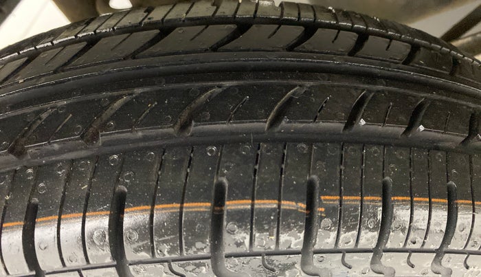 2019 Maruti Eeco 7 STR, Petrol, Manual, 36,142 km, Right Rear Tyre Tread