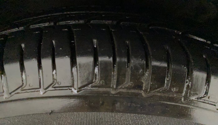 2011 Hyundai i10 MAGNA 1.1, Petrol, Manual, 43,300 km, Right Rear Tyre Tread