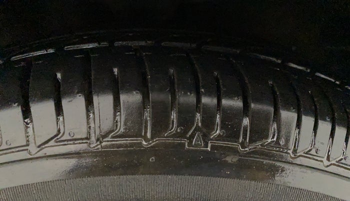 2011 Hyundai i10 MAGNA 1.1, Petrol, Manual, 43,300 km, Right Front Tyre Tread