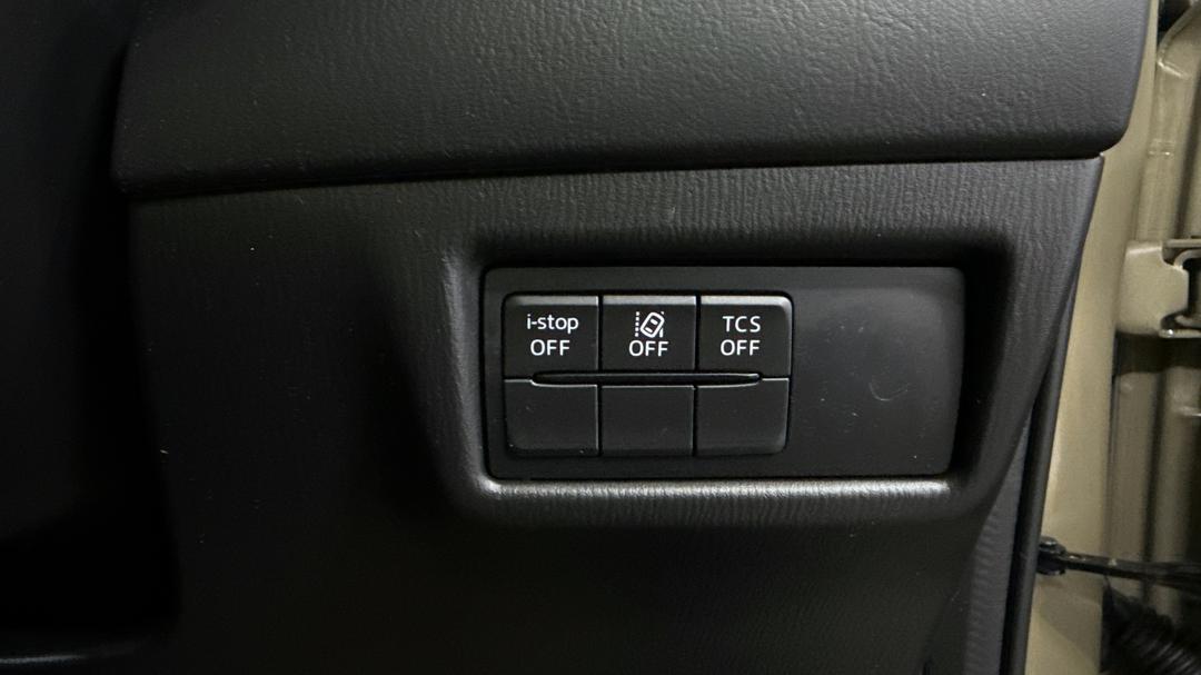 2022 Mazda CX-5 Maxx Sport (FWD), Automatic, 45093 km, Utility Switches/Buttons