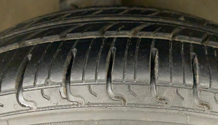 2016 Maruti Celerio VXI, Petrol, Manual, 59,472 km, Right Front Tyre Tread