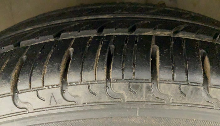 2016 Maruti Celerio VXI, Petrol, Manual, 59,472 km, Left Front Tyre Tread