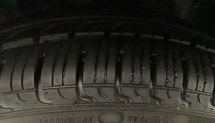 2017 Datsun Redi Go T, Petrol, Manual, 7,946 km, Right Front Tyre Tread