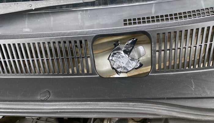2019 Renault TRIBER RXZ, CNG, Manual, 52,229 km, Front windshield - Wiper bottle cap missing