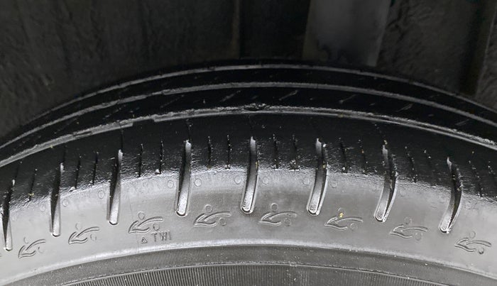 2019 Renault TRIBER RXZ, CNG, Manual, 52,229 km, Left Rear Tyre Tread