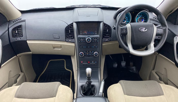2017 Mahindra XUV500 W6 4X2, Diesel, Manual, 61,090 km, Dashboard