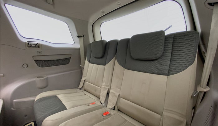 2017 Mahindra XUV500 W6 4X2, Diesel, Manual, 61,090 km, Third Seat Row ( optional )