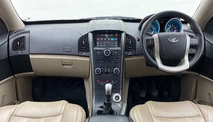 2017 Mahindra XUV500 W8 FWD, Diesel, Manual, 44,073 km, Dashboard