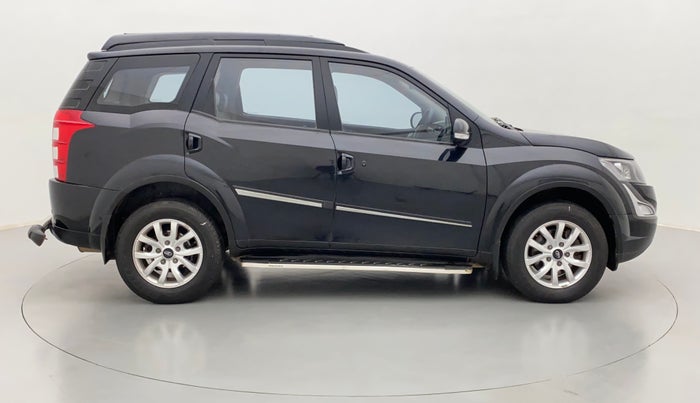 2017 Mahindra XUV500 W8 FWD, Diesel, Manual, 44,073 km, Right Side View
