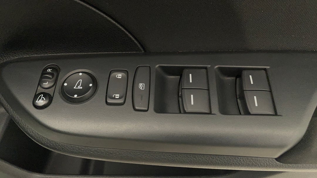 2017 Honda Civic Vti-l, Automatic, 88168 km, Drivers Side Door Panel Controls