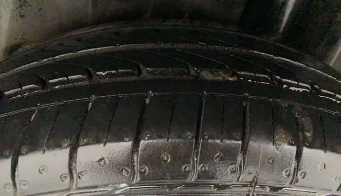 2015 Maruti Ciaz VXI+, Petrol, Manual, 68,617 km, Left Rear Tyre Tread