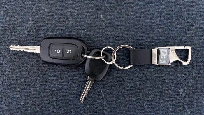 RENAULT SYMBOL-Key Close-up