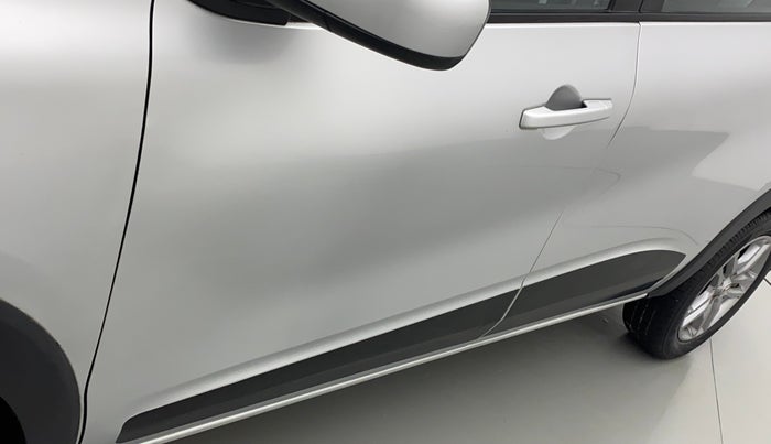 2019 Renault TRIBER RXZ, Petrol, Manual, 53,467 km, Front passenger door - Slightly dented