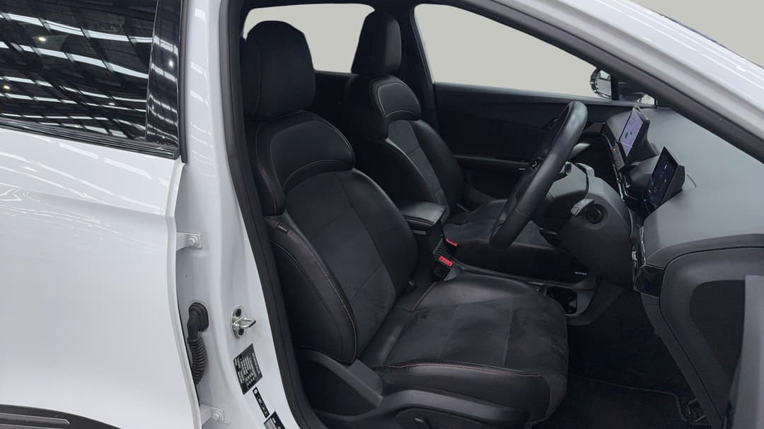 2023 MG Mg4 Xpower, Automatic, 43199 km, Right Side Front Door Cabin View