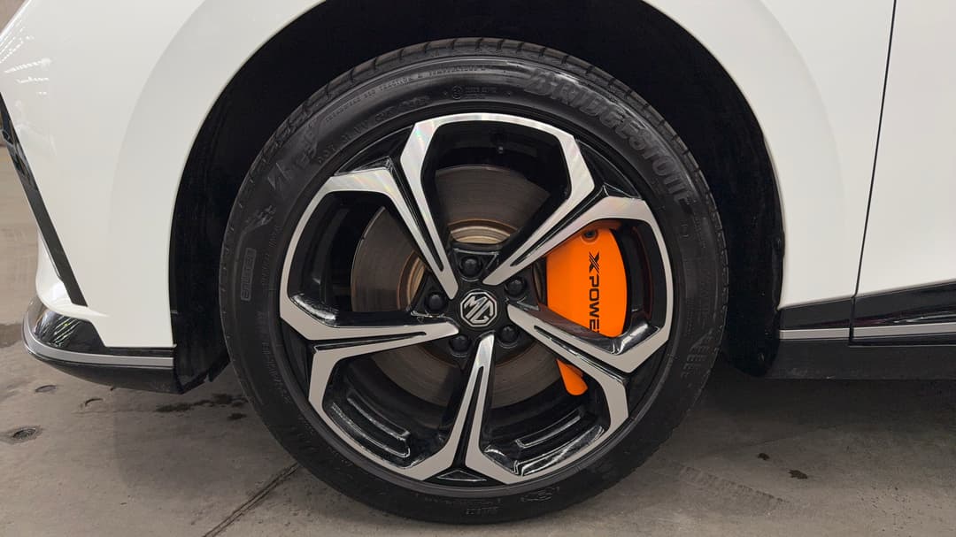 2023 MG Mg4 Xpower, Automatic, 43199 km, Left Front Wheel