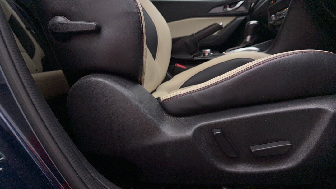 2016 Mazda 3 Sp25 Gt, Automatic, 111428 km, Drivers Side Adjustment Panel