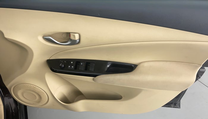 2021 Toyota YARIS G MT, Petrol, Manual, 13,568 km, Driver Side Door Panels Control