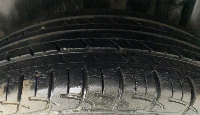 2017 Maruti Swift ZXI, Petrol, Manual, 63,367 km, Left Rear Tyre Tread