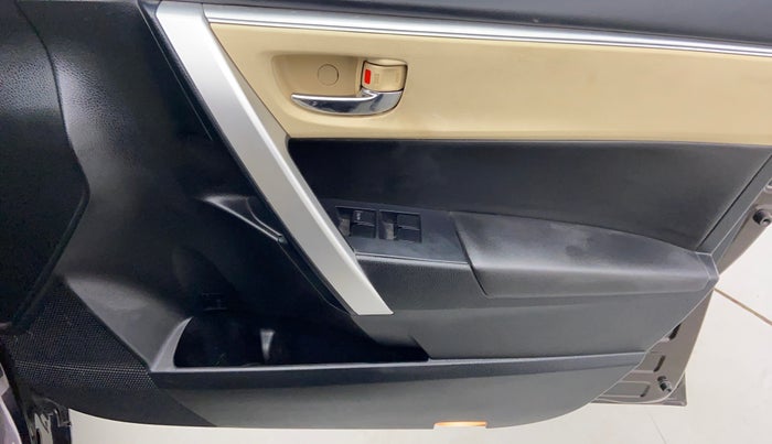 2018 Toyota Corolla Altis VL AT, Petrol, Automatic, 35,153 km, Driver Side Door Panels Control