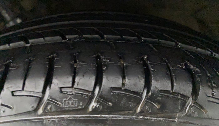 2016 Maruti Ertiga VXI, Petrol, Manual, 42,074 km, Left Rear Tyre Tread